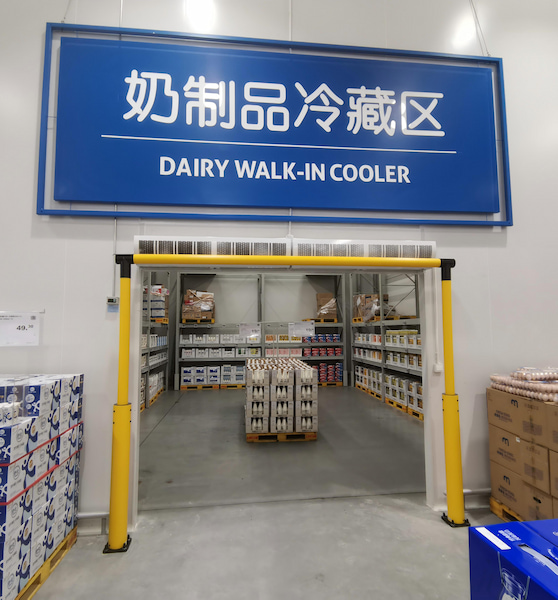 Flexible impact-resistant door frame guard