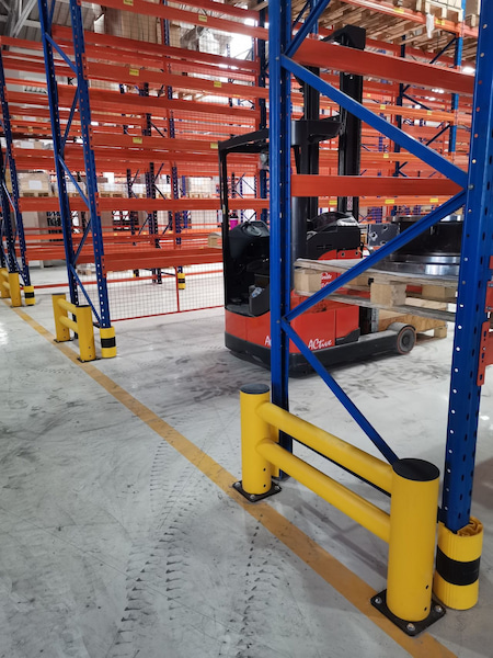 Flexible crash barrier for versatile protection